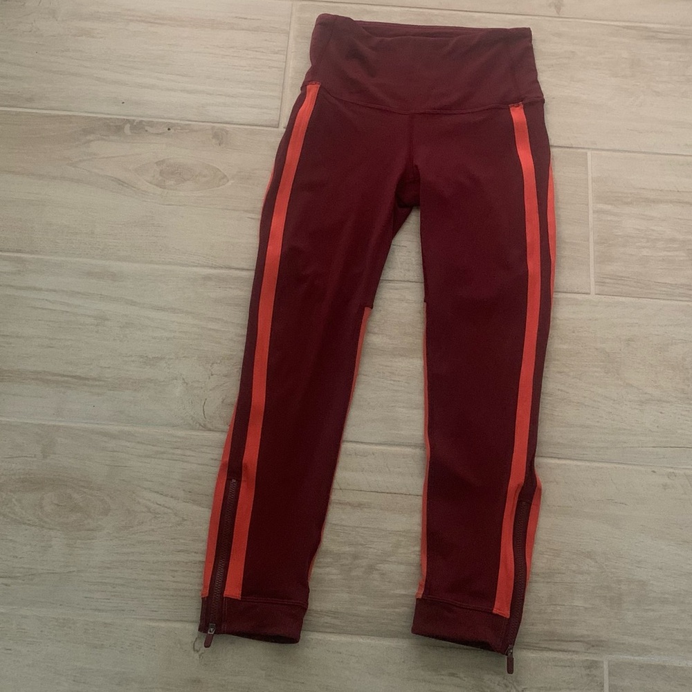 NWOT!! Lululemon Zip The Line Crop